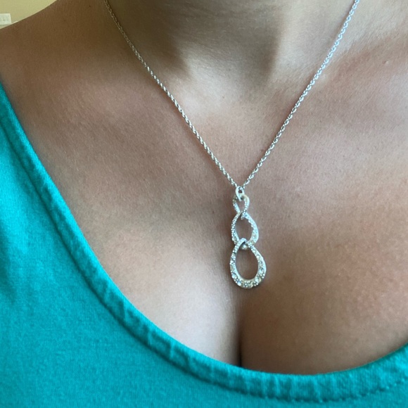 Avon earrings and necklace set - Picture 4 of 6